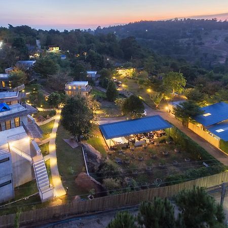 Twelve Oclock Resort Si Khio Bagian luar foto